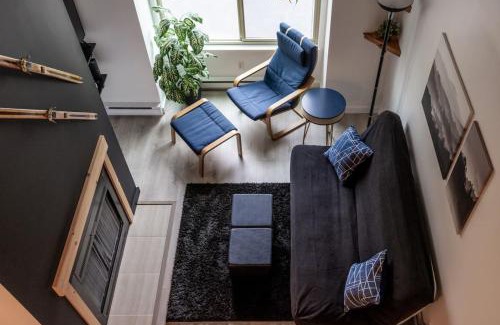 Whistler Creekside House | Lofted1BR, Sleeps 4, Pool, Parking, Near Shops & Lake