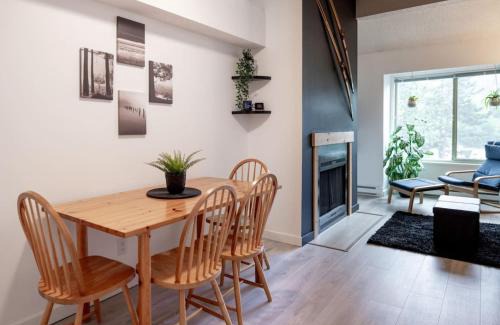 Whistler Creekside House | Lofted1BR, Sleeps 4, Pool, Parking, Near Shops & Lake