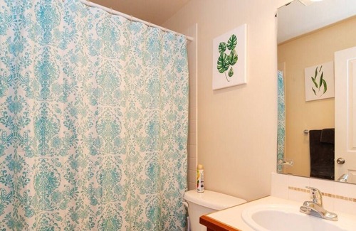 Miller Park Apartment | Loftium | Cozy spot w backyard tucked in unbeatable location