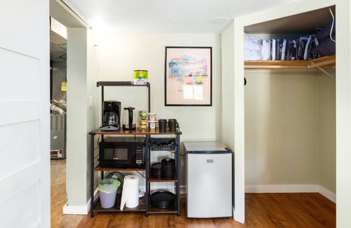 Southeast Magnolia Apartment | Loftium | Fabulous & Chic Guest Suite in Magnolia!