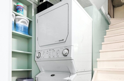 Southeast Magnolia Apartment | Loftium | Fabulous & Chic Guest Suite in Magnolia!
