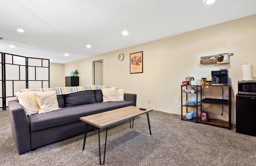University Apartment | Loftium | Lovely & Cozy Basement Level Suite Near DU!