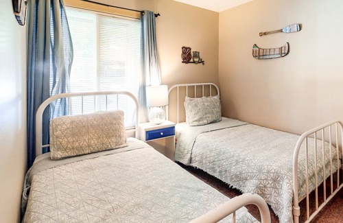 Dollar Point Condo | Lofty Condo with Balcony, Partial Lake Views, Shared Pool, Tennis and Sauna