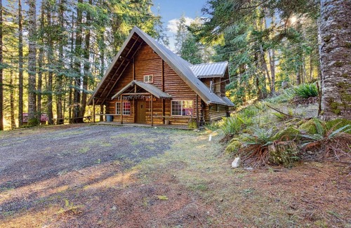 Ashford House | Log Cabin at Rainier Lodge - 0,4 m from entrance cabin
