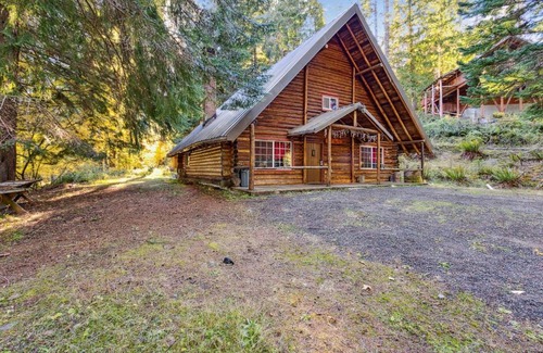 Ashford House | Log Cabin at Rainier Lodge - 0,4 m from entrance cabin