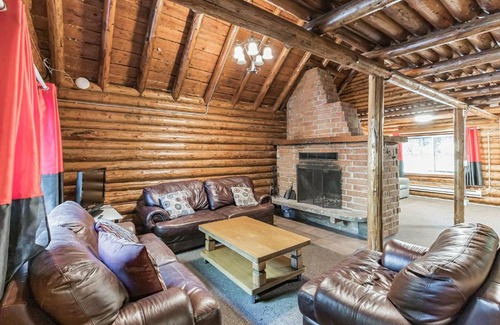 Ashford House | Log Cabin at Rainier Lodge - 0,4 m from entrance cabin