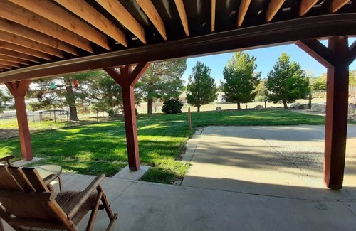 St. George House | Log Cabin Close to Trails & Snow Canyon State Park