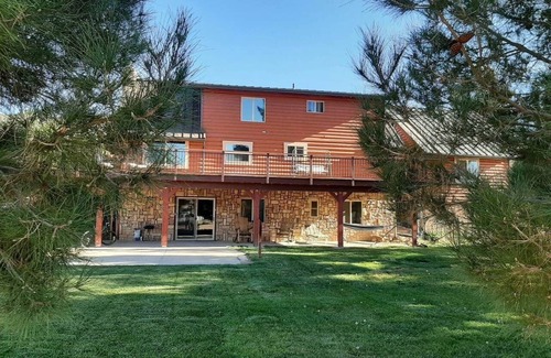 St. George House | Log Cabin Close to Trails & Snow Canyon State Park