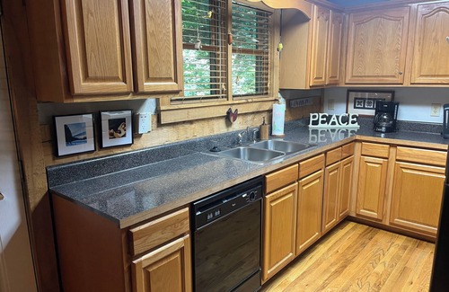 Seven Devils Cabin | Log Cabin, Hot tub, wi-fi, central location!