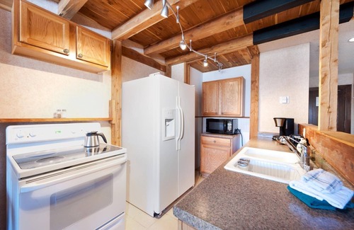 Purgatory Cabin | Log Cabin in the Lodge (#506) | 10 min to Ski - Views, Golf, AC/Pool/Hot Tub