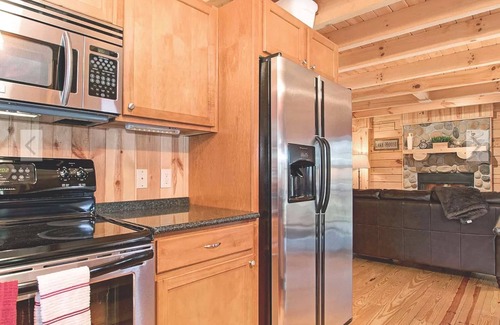 Saugatuck Cabin | Log Cabin Luxury on Beautiful Goshorn Lake & Minutes from Downtown Saugatuck