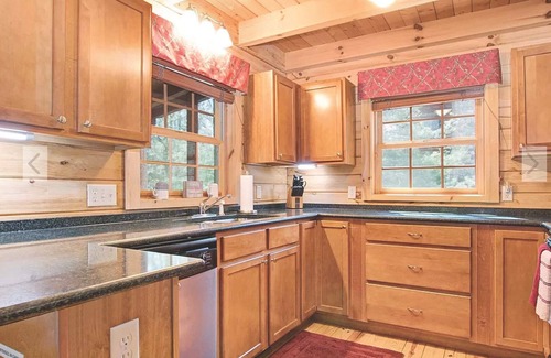 Saugatuck Cabin | Log Cabin Luxury on Beautiful Goshorn Lake & Minutes from Downtown Saugatuck
