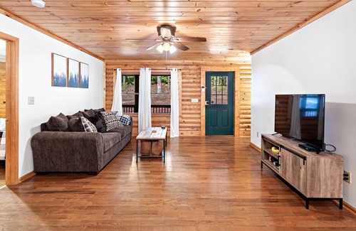 Westminster Cabin | Log Cabin on Secluded 3 acre property