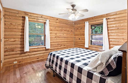 Westminster Cabin | Log Cabin on Secluded 3 acre property