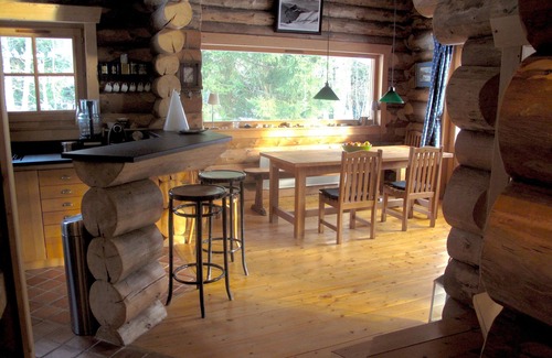 Chamonix-Mont-Blanc Ski Chalet | Log cabin, sleeps 6, beautiful view of Mont Blanc with large terrace