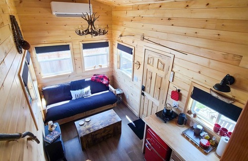 Lakeside Apartment | Log Cabin - Tiny Digs Lakeshore
