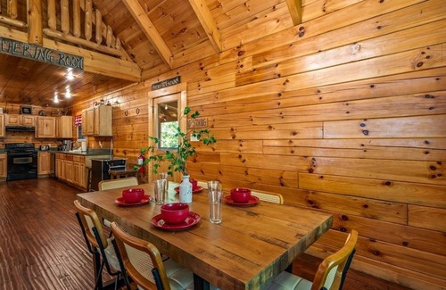 Gatlinburg - Pigeon Forge Cabin | Log cabin w/hot tub, arcade game, & stunning views + Free Attraction Tickets