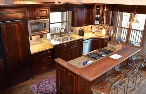 Altamont House | Log Cabin with Mountain Views, Hot Tub & Huge Yard