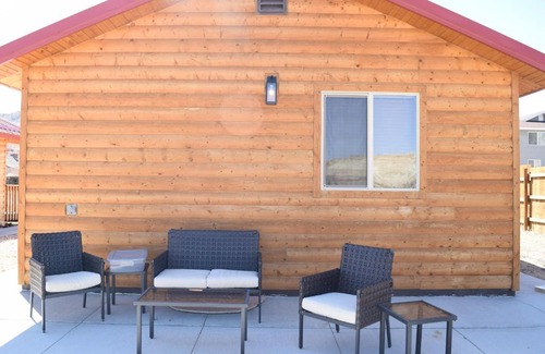 Cannonville House | Log Cottages at Bryce Canyon #3