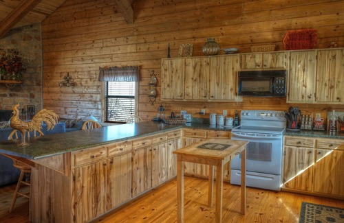 Leakey Cabin | LOG HOME ON THE FRIO RIVER