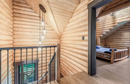 Scotrun Ski Chalet | Log House Vacation Rental with Pool and Tennis Court near with Camelback