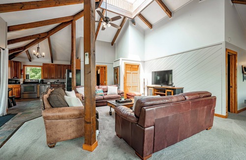 Thayerville House | Log Retreat: Lake Access, Dogs Welcome, Dock Slip, 2 Hot Tubs!