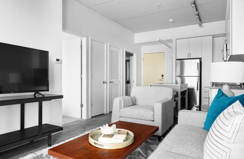 Logan Square Apartment | Logan Square 222