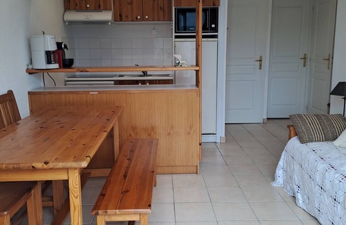Montbrun-les-Bains Apartment | Logement 2 Chambres, Entièrement Rénové, Dans Résidence Avec Piscine