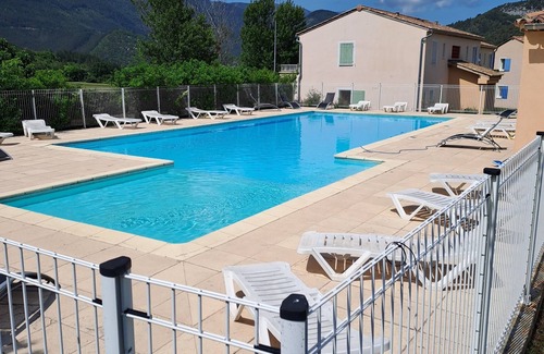 Montbrun-les-Bains Apartment | Logement 2 Chambres, Entièrement Rénové, Dans Résidence Avec Piscine