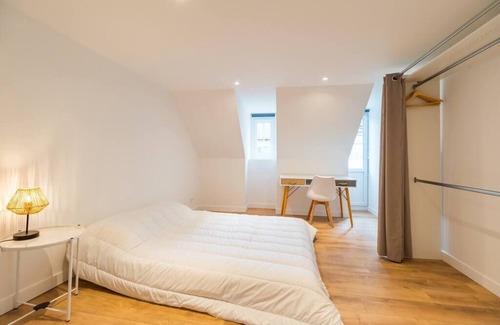 Guingamp Apartment | Logement D'exception : 8 Chambres et Babyfoot
