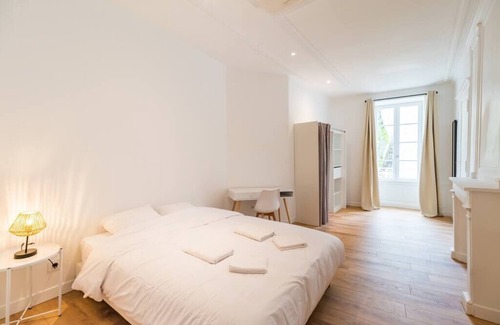 Guingamp Apartment | Logement D'exception : 8 Chambres et Babyfoot