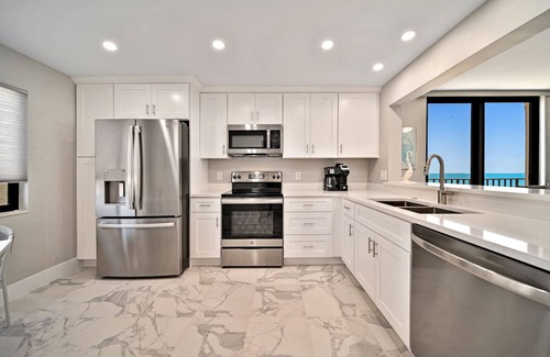 Sanibel Condo | Loggerhead Cay 114 is a beachfront vacation rental condo on Sanibel Island!