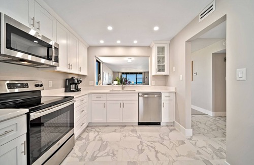 Sanibel Condo | Loggerhead Cay 114 is a beachfront vacation rental condo on Sanibel Island!
