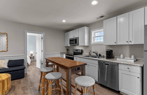 Surf City Hotel | Loggerhead Inn & Suites - Two King Cottage in hotel in Surf City, North Carolina