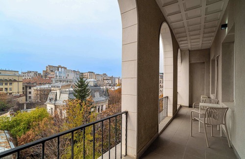 Bucharest City-Centre Apartment | Loggia & Luxe 5BR Penthouse in Universitatii Arean