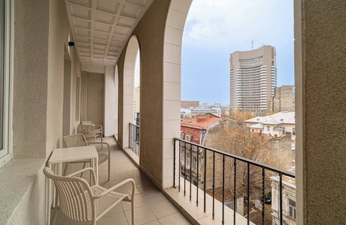 Bucharest City-Centre Apartment | Loggia & Luxe 5BR Penthouse in Universitatii Arean