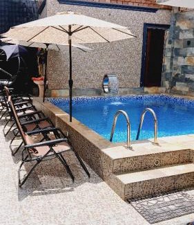 Yaounde Apartment | LOGIS D'HERGUINE - SUITE AGNES - 4 personnes - Piscine - Salle de Mariage