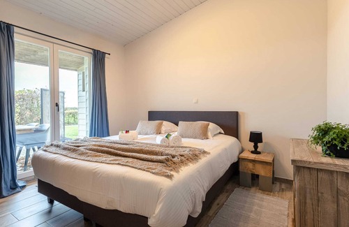 Houtem Apartment | Logis Espoir - A spacious holiday home with garden