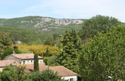 La Begude-de-Mazenc Hotel | Logis Hôtel Le Jabron