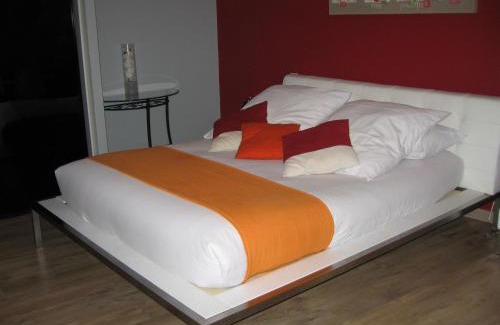 Nissan-lez-Enserune Hotel | Logis Hôtel Restaurant Résidence
