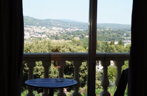 Draguignan Hotel | Logis Hotel Le Col De L'ange