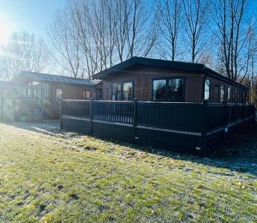 Allerthorpe House | Loki's Retreat Lodge with Hot Tub