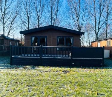 Allerthorpe House | Loki's Retreat Lodge with Hot Tub