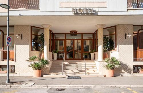 Marina di Grosseto Hotel | Lola Piccolo Hotel e Appartamenti