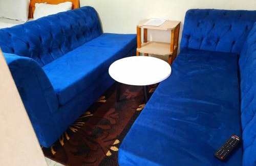 Kidono Apartment | Lola's Nest along the Highway - Free Parking, Wifi, Netflix & Rooftop views