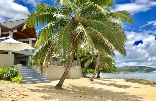 Tagaqe Villa | LomaniWai Luxurious All-inclusive Beachfront Villa