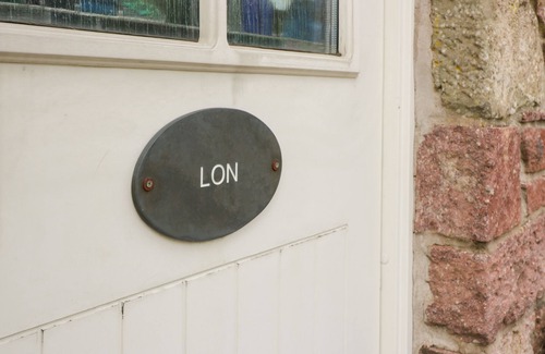 Murthly Cottage | LON COTTAGE, pet friendly, with a garden in Blairgowrie
