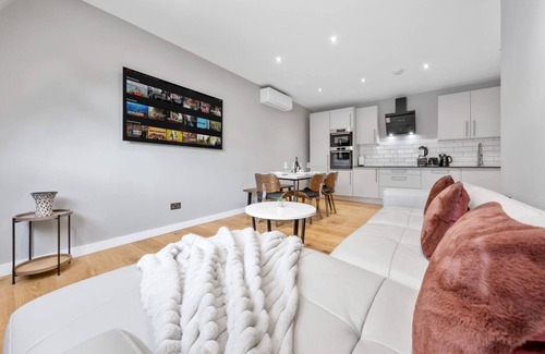 Chaucer Apartment | London Bridge Luxury by Sol Haven