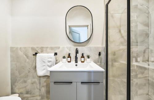 Grange Apartment | London Calling 3 bed 3 baths 5 mins from train into City