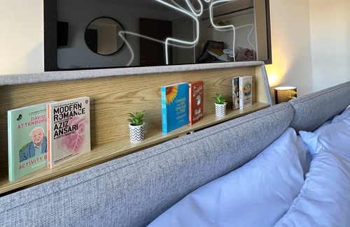 Hackney House | London Flat With Free Parking, Private Entrance and Next To Overground Station